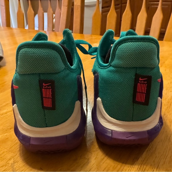 Lebron basketball shoes - Picture 4 of 8